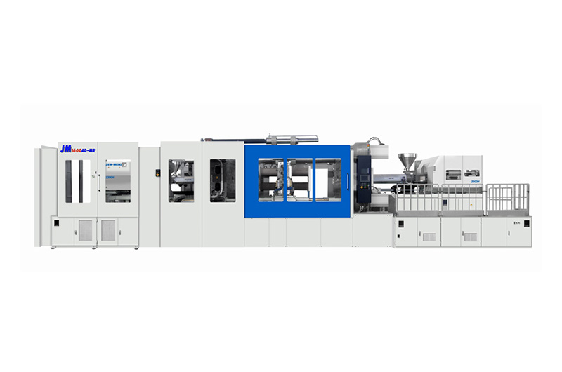 大型多色成形機<